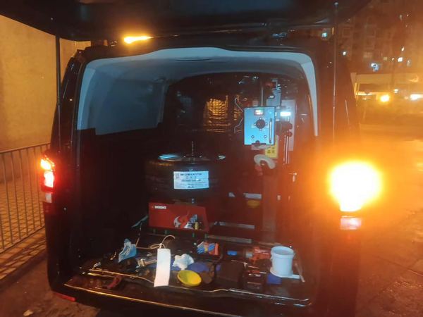 24小時流動換呔車深夜出勤實拍