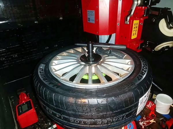 多呔齊備：多呔疊喺車尾、即揀即裝